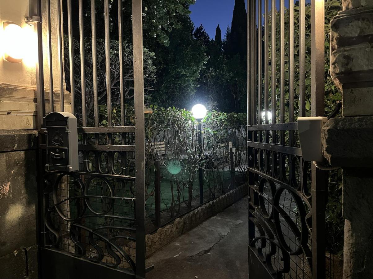 Il Giardino E Gli Affreschi Bed & Breakfast Катания Екстериор снимка